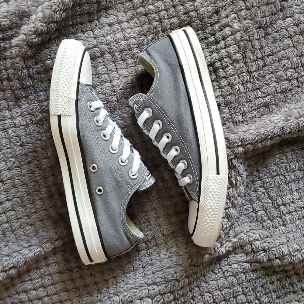 NWOT Grey converse